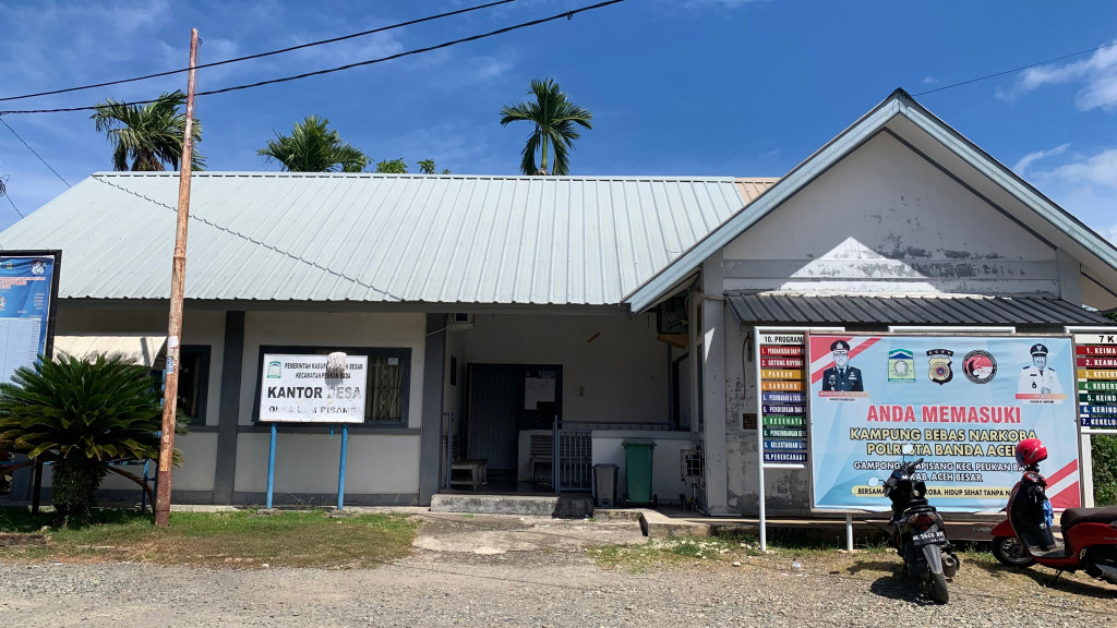 Kantor Keuchik Gampong Lampisang, Kecamatan Peukan Bada, Kabupaten Aceh Besar