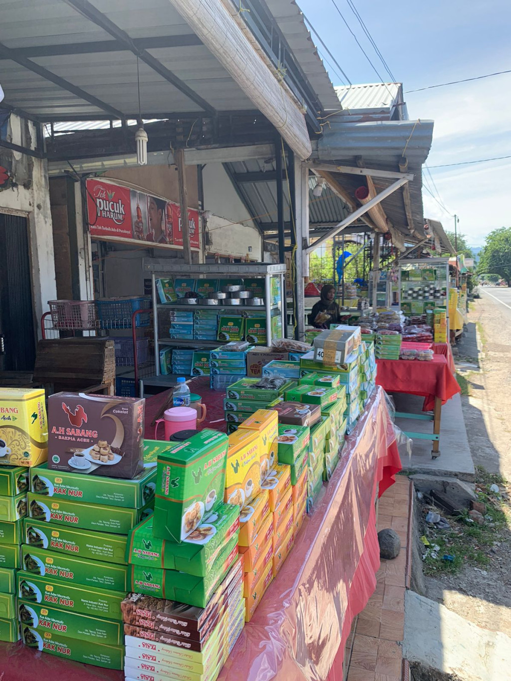 Deretan Pejual Kue Tradisional Khas Aceh yang berada disepanjang jalan lintas BNA-MBO (Lampisang)